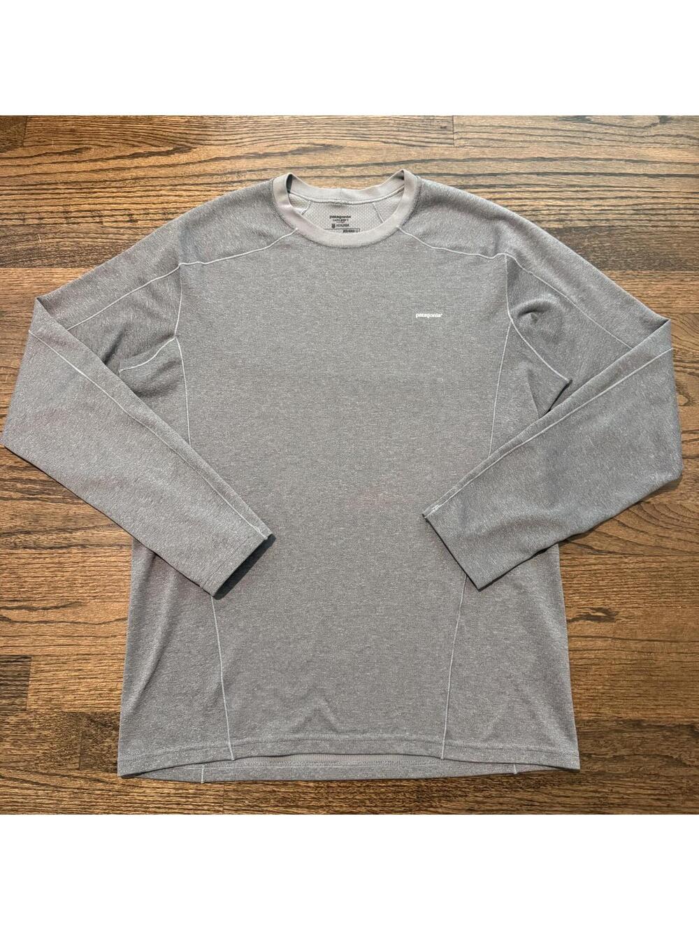 Patagonia Mens Gray & White Base Layer Long Sleeve Shirt Size Medium